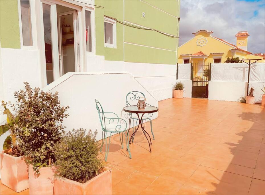 Cozy Apartment With Private Courtyard Barcarena 外观 照片